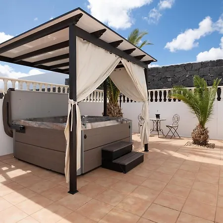 Villa Carolina Tias
